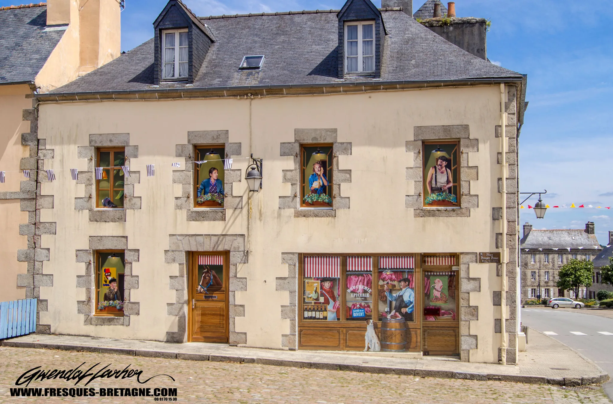 Trompe-l'œil, garage vintage et pompe à essence ancienne, Guerlesquin